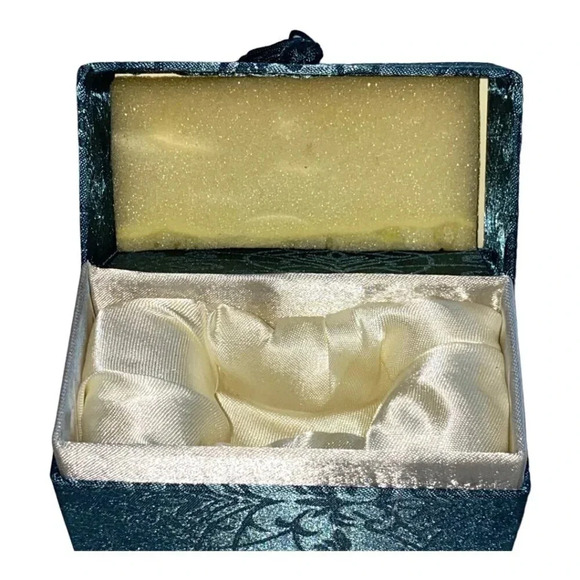 Handcrafted Glass Elephant Figurine With Gold Accents & Gift Box ABOUT FACE - Picture 13 of 16